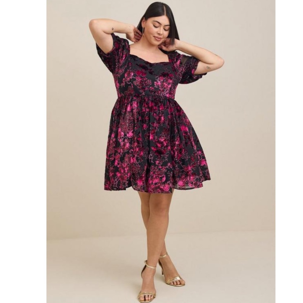 TORRID NWT MINI BURNOUT VELVET BABYDOLL DRESS - Picture 1 of 6